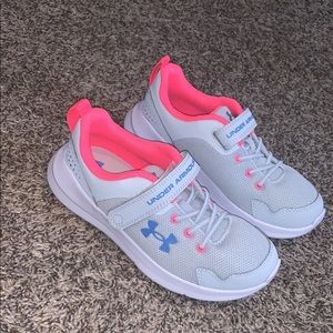 UNDER ARMOUR TENNIS SHOES
